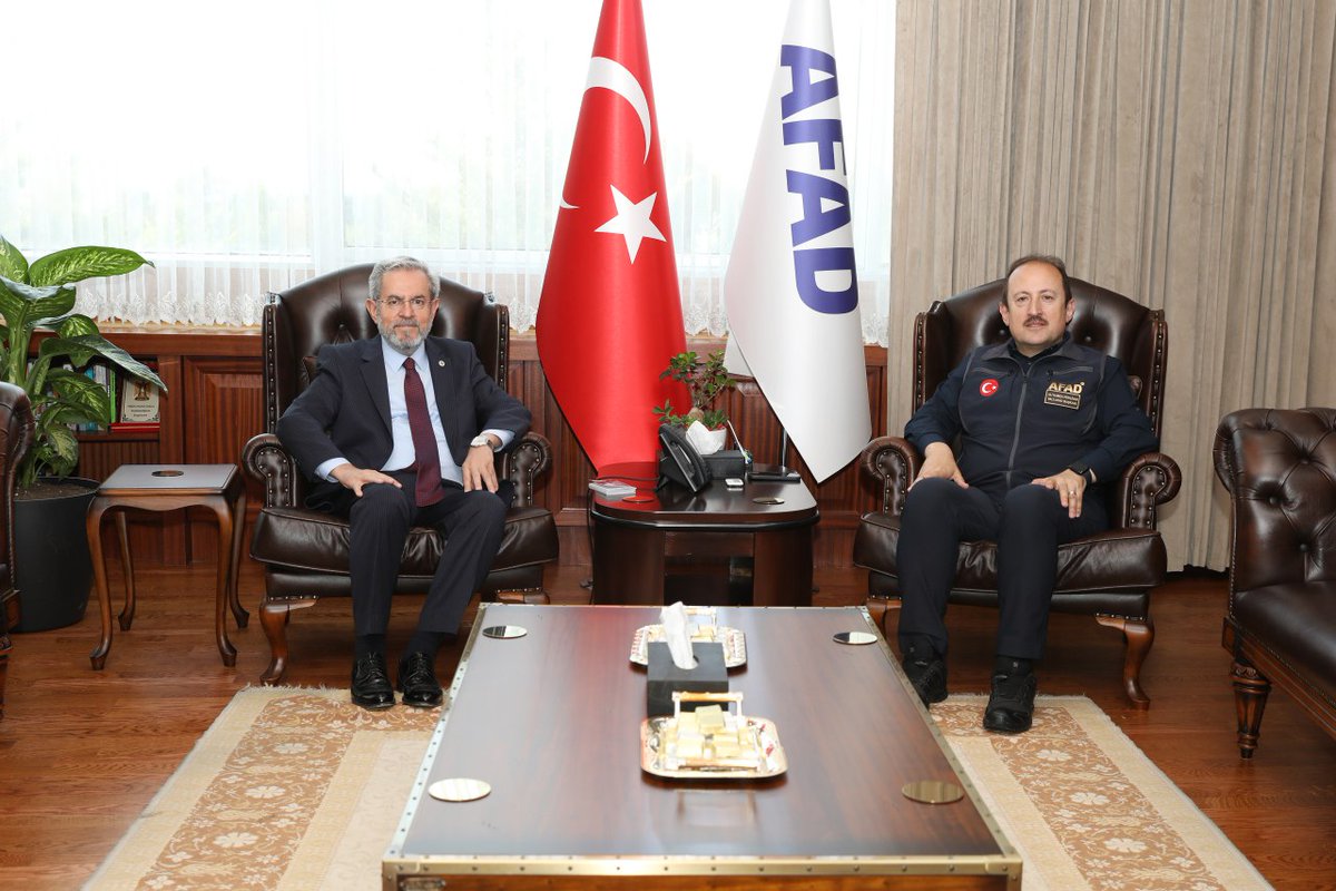 AFAD Başkanı Vali Sn Ali Hamza Pehlivan'ı [<a href="/ahpehlivan53/">Ali Hamza Pehlivan</a>] ziyaret ettik. Ziyaretin sonunda Siyasal Bilgiler Fakültesi mezunumuz olan Sn Pehlivan'a rozetimizi takdim ettik.