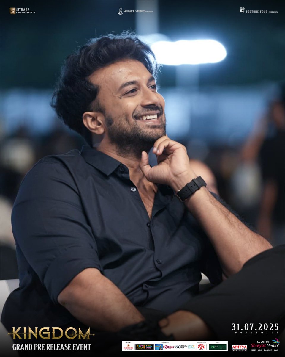 shreyasmedia's tweet image. . @ActorSatyaDev steals the spotlight with grace and style at the grand #Kingdom Pre Release Event 🖤

#KingdomPreReleaseEvent #KingdomOnJuly31st