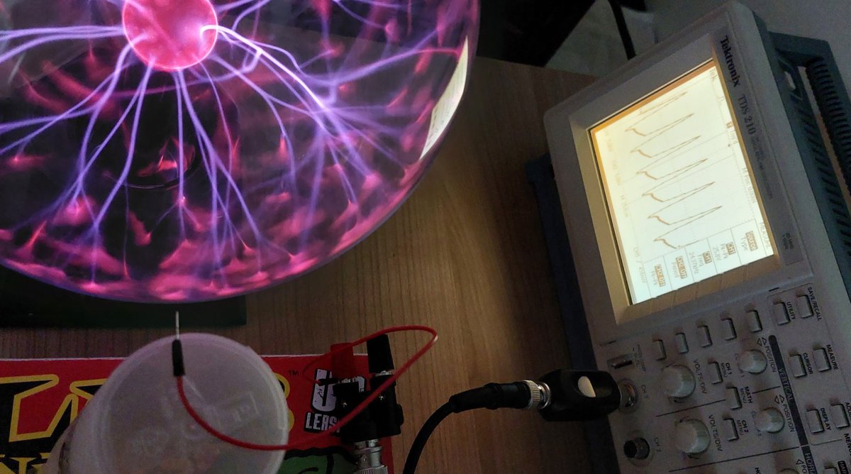 I just had some fun verifing the 1/r potential drop from a plasma ball.  The idea is from <a href="/SimonPoliakoff/">Simon Poliakoff</a> and his video is here: youtube.com/watch?v=crW7pM…  To get close to the ball (5 mm) I used a 10kOhm feedthrough terminator which yields around 25 V peak-peak !