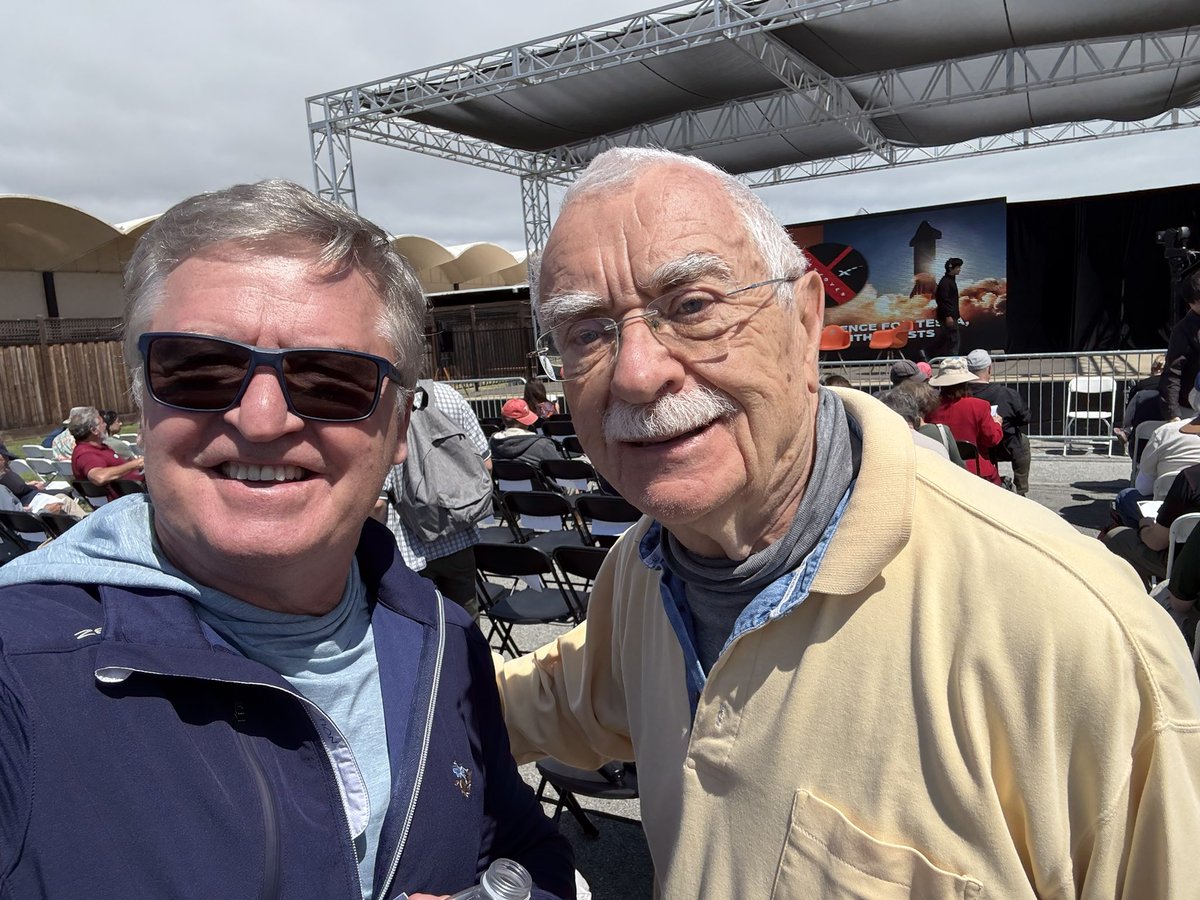 BobbyGLT's tweet photo. @TeslaBoomerPapa It was great to meet you Tesla Boomer Papa! https://t.co/ejNFsIw9Ux