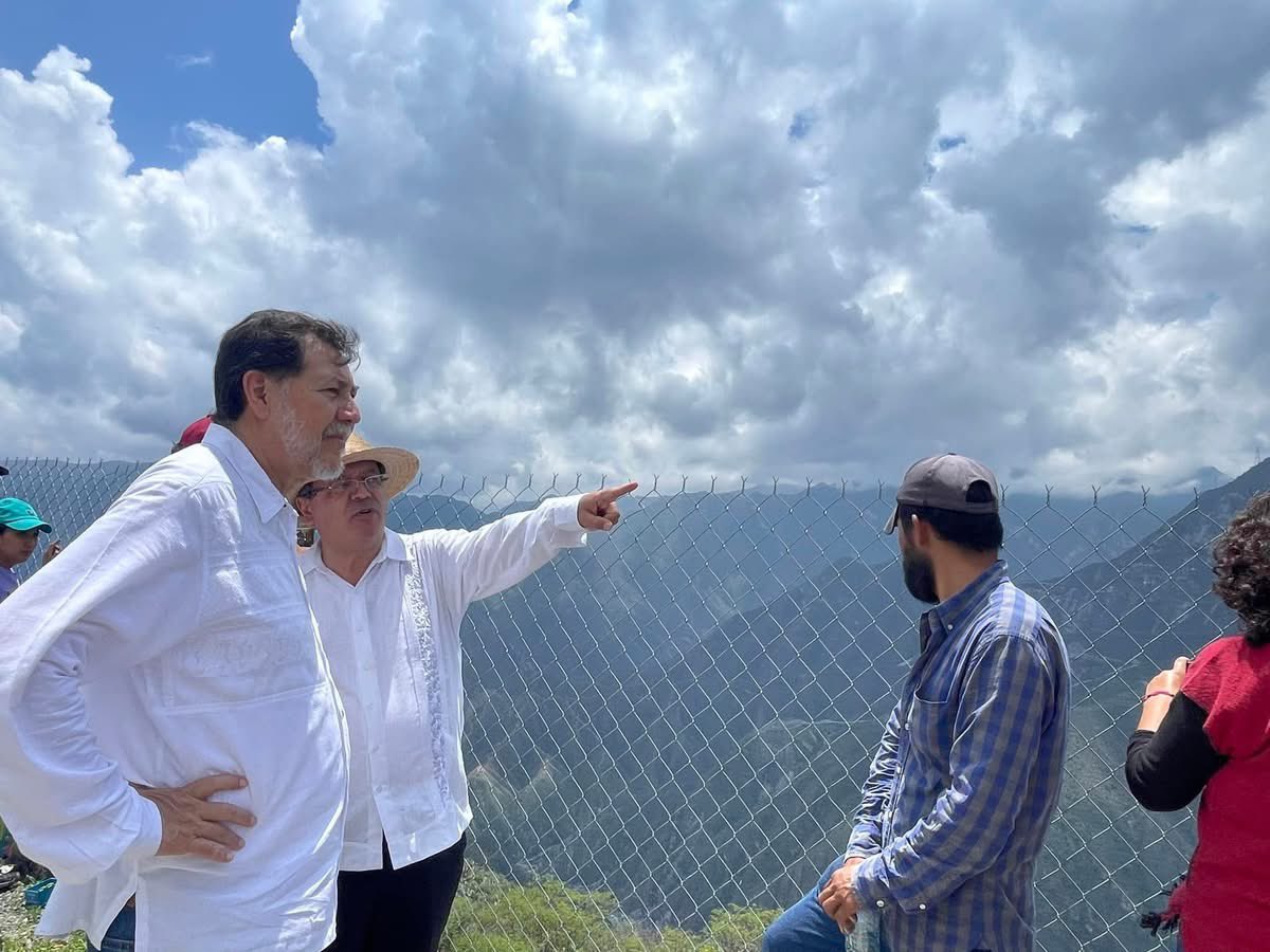 AvseFernando's tweet image. ๐๐๐๐๐๐๐๐๐ ๐๐๐ ๐๐ ๐๐๐๐๐๐.
Hace exactamente un aรฑo, recorrimos la zona norte de #Cadereyta junto al hoy presidente del Senado, @fernandeznoronaโฆ.
En aquella ocasiรณn, el Senador fue testigo de cรณmo en los alrededores del Acueducto 2, donde una empresa privadaโฆ