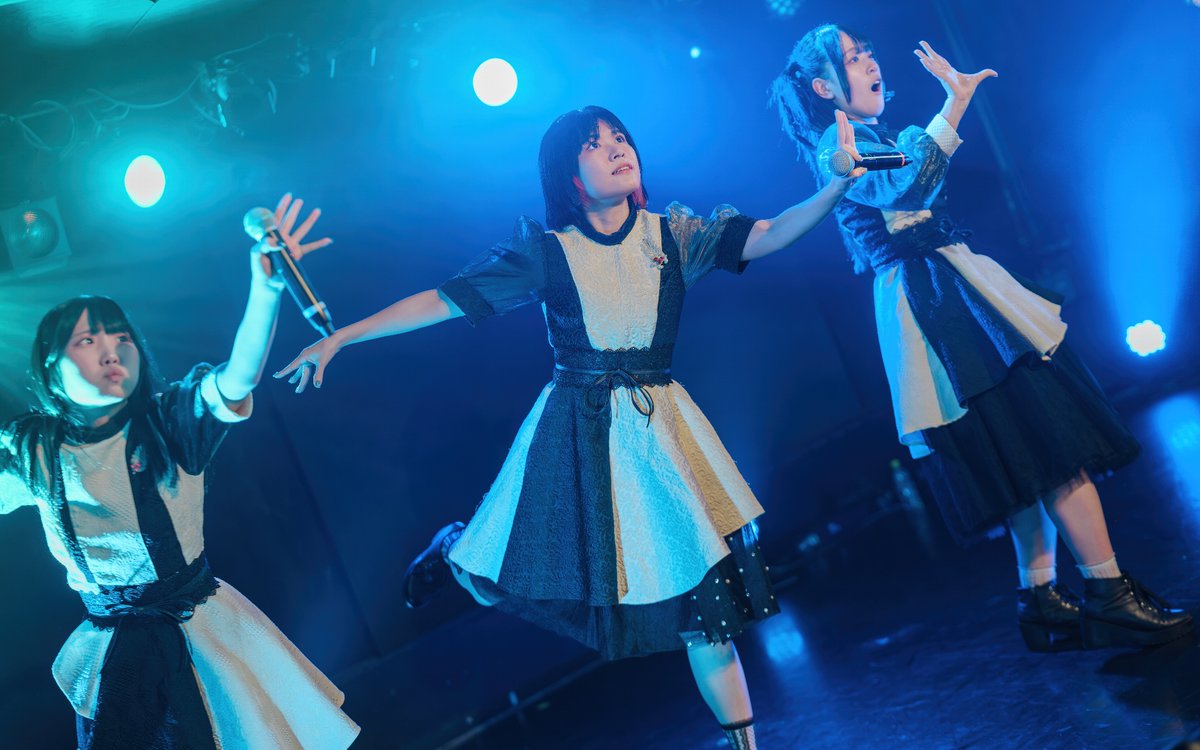 osatoh808's tweet image. 2025.07.28 Tribu presents MORE'S@西永福JAM
今日のキスエクさん
革命からの予想がつかないセトリで良かった👏
「鬱。」でわちゃわちゃ終わるのも久しぶり
#キスエク
#XOXOEXTREME