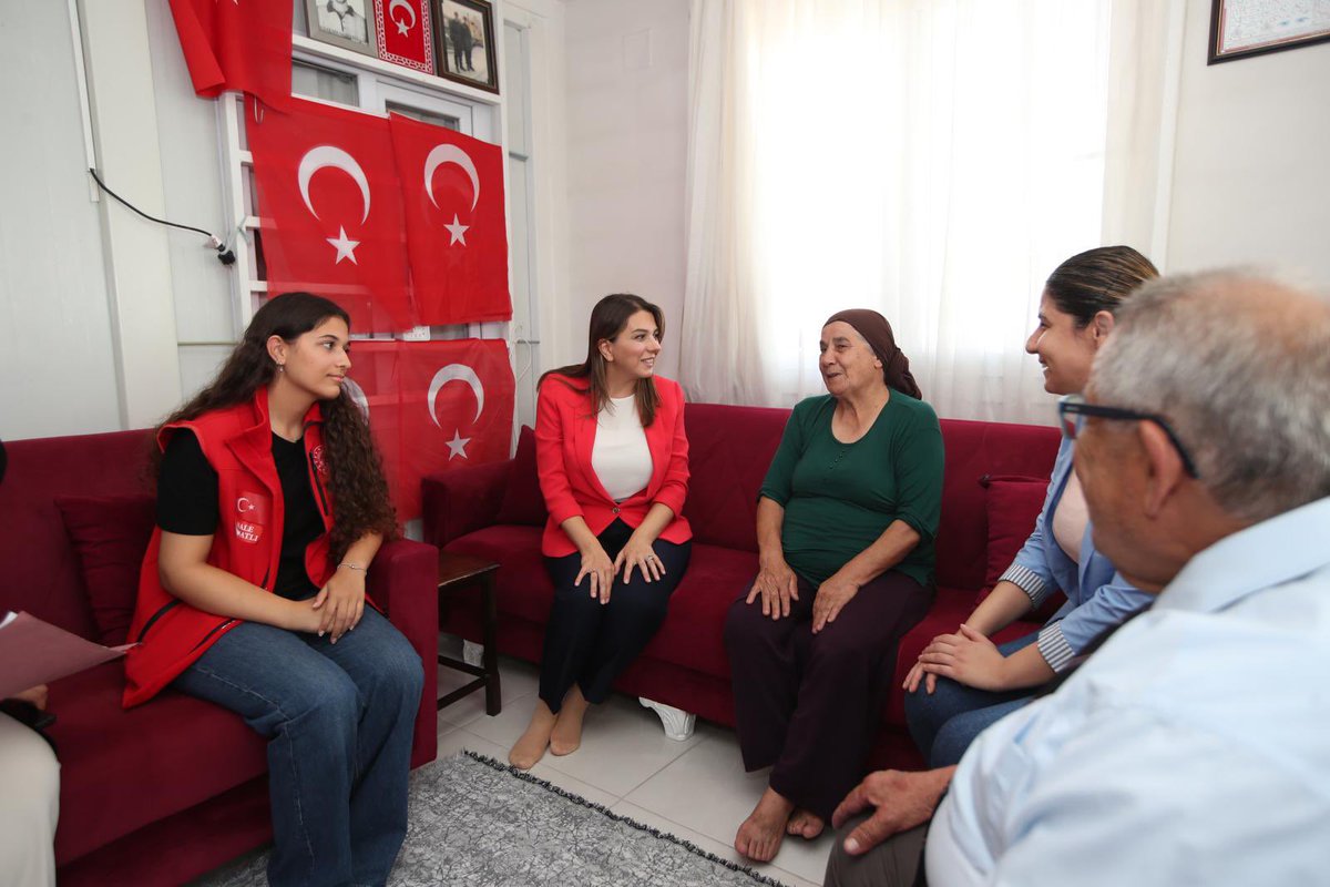 📌 Valimiz Mustafa MASATLI'nın eşleri Esra MASATLI Hanımefendi, 7 Şubat 2007 tarihinde şehadete eren Kahraman Şehidimiz Şehit Jandarma Er Esat MENGİLLİ'nin kıymetli anne ve babası Fedva-Yusuf MENGİLLİ'yi Antakya ilçemizde ikamet ettikleri hanelerinde ziyaret etti.

📌 Ziyarette