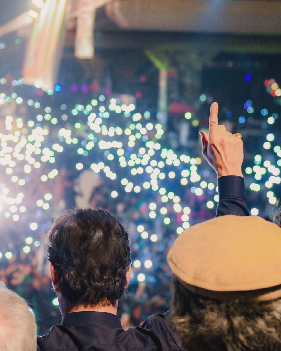 بڑی بے تاب ہے دنیا تیری پرواز ویکھن نوں ۔🖤🖤