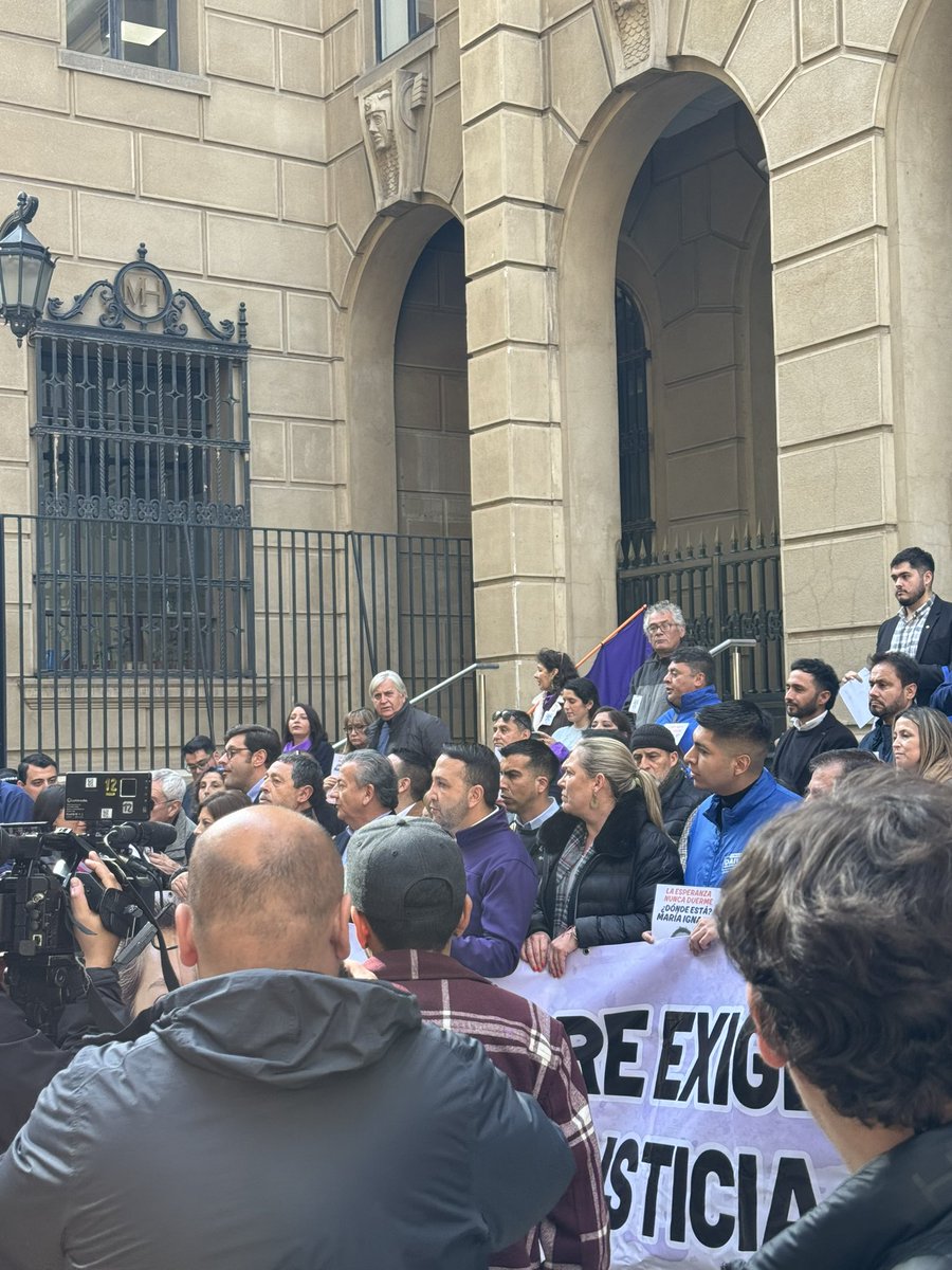 migueltopian's tweet image. Ahora manifestándonos por la desaparición de la concejala María Ignacia González #VerdadyJusticia