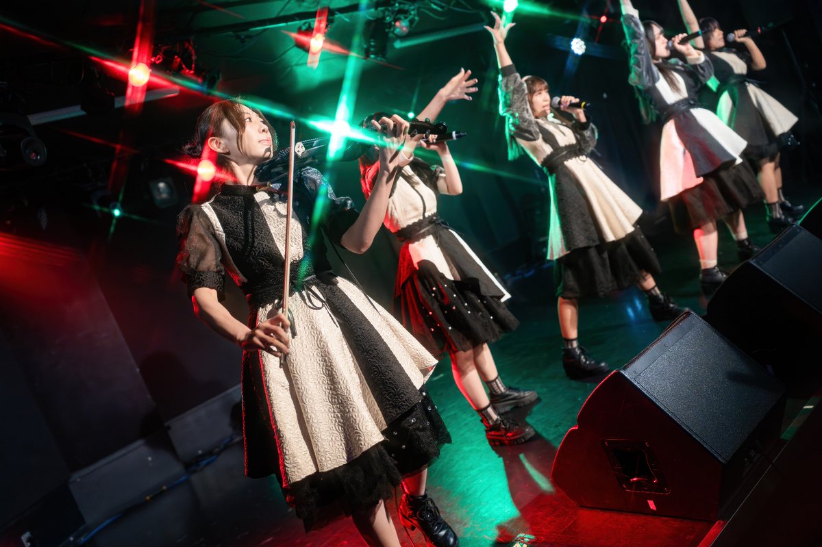 osatoh808's tweet image. 2025.07.28 Tribu presents MORE'S@西永福JAM
今日のキスエクさん
革命からの予想がつかないセトリで良かった👏
「鬱。」でわちゃわちゃ終わるのも久しぶり
#キスエク
#XOXOEXTREME