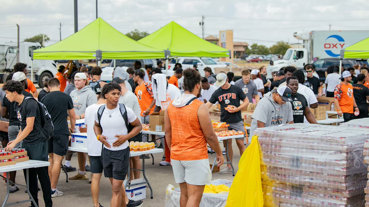 TU4Community's tweet image. 👏 6,416 hours of service!
@utpbfalcons student-athletes went above and beyond during the 2024–25 school year, giving back to communities across West Texas and beyond. 💪 From Special Olympics and food drives to youth clinics and clean-ups, these Falcons are making a powerful…