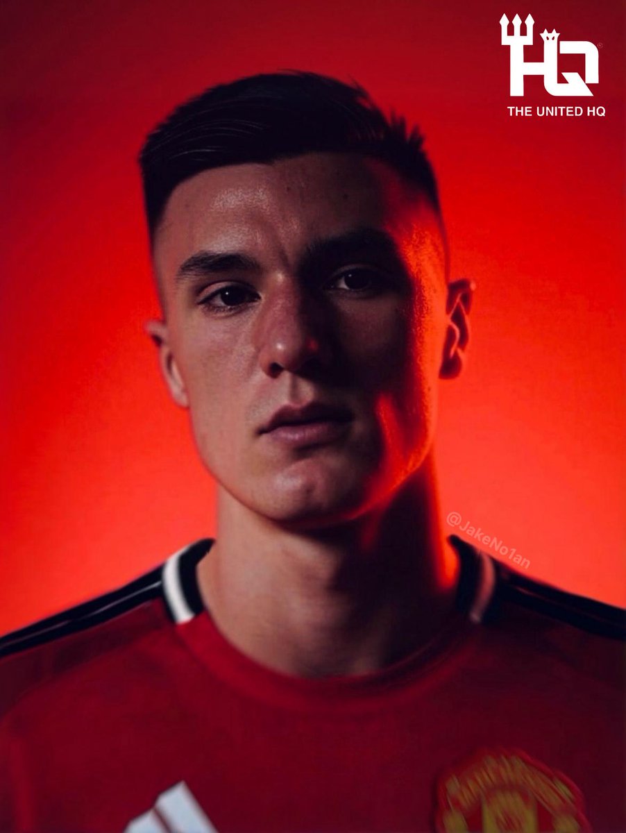 TheUTDHQ's tweet image. 🚨 JUST IN: Benjamin Šeško is IMPRESSED by Manchester United’s efforts to sign him. 🇸🇮 

Manchester United are not giving up.  

[@Plettigoal]