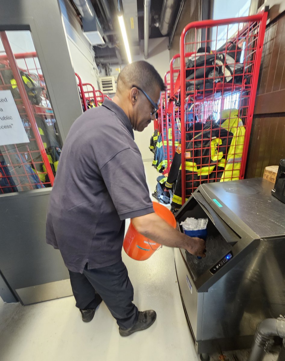 CambridgeMAFire's tweet image. Hydrate! Hydrate! Hydrate!
Every company keeps a fresh supply of cold water on the apparatus for rehab & hydration. Engine 9 refilled their supply of water & ice earlier today.
Group 1 on duty.
Prevent Heat Related Injuries!
At 1pm in the city, the temp was 88 degrees.