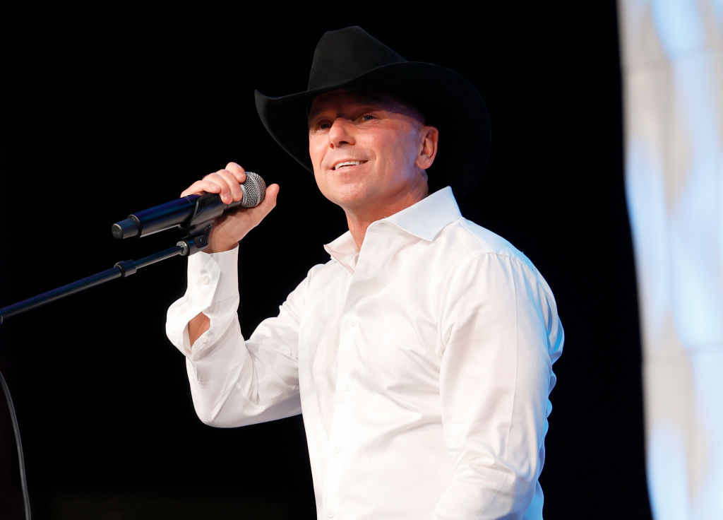 CISNCountry's tweet image. This Date In Country Music: 2016
@kennychesney & @Pink's duet Setting The World On Fire was released to radio. The second single from his 17th LP Cosmic Hallelujah. It topped both @Billboard’s Hot Country Songs & Country Airplay charts in November.
Jason Kempin/Getty Images