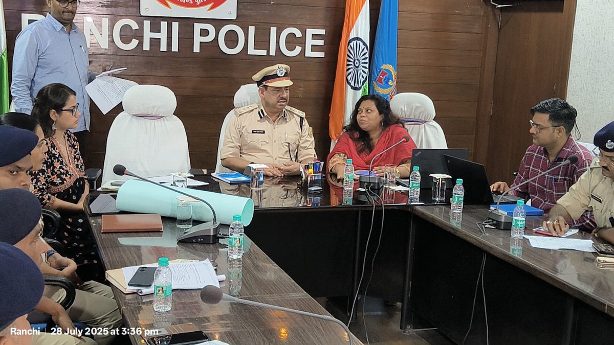 Ranchi Police (@ranchipolice) on Twitter photo рдЖрдЬ рджрд┐рдирд╛рдВрдХ 28.07.25 рдХреЛ рдкреБрд▓рд┐рд╕ рдЙрдкрдорд╣рд╛рдирд┐рд░реАрдХреНрд╖рдХ рд╕рд╣ рд╡рд░реАрдп рдкреБрд▓рд┐рд╕ рдЕрдзреАрдХреНрд╖рдХ рд░рд╛рдВрдЪреА рдХреЗ рдХрд╛рд░реНрдпрд╛рд▓рдп рд╕реНрдерд┐рдд рд╕рднрд╛рдЧрд╛рд░ рдореЗрдВ рдкреБрд▓рд┐рд╕ рдЙрдкрдорд╣рд╛рдирд┐рд░реАрдХреНрд╖рдХ рд╕рд╣ рд╡рд░реАрдп рдкреБрд▓рд┐рд╕ рдЕрдзреАрдХреНрд╖рдХ рдХреА рдЙрдкрд╕реНрдерд┐рддрд┐ рдореЗрдВ тАШрдмрд╛рд▓-рд╕рдВрд╡реЗрджрдирд╢реАрд▓ рдкреБрд▓рд┐рд╕рд┐рдВрдЧ: рдЬреНрдЮрд╛рди, рджреГрд╖реНрдЯрд┐рдХреЛрдг рдФрд░ рдЕрднреНрдпрд╛рд╕тАЩ рд╡рд┐рд╖рдп рдкрд░ рдПрдХ рджрд┐рд╡рд╕реАрдп рдХрд╛рд░реНрдпрд╢рд╛рд▓рд╛ рдХрд╛ рдЖрдпреЛрдЬрди рдХрд┐рдпрд╛ рдЧрдпрд╛ред рдХрд╛рд░реНрдпрдХреНрд░рдо рдХрд╛ рдЖрдпреЛрдЬрди рдЖрдЬ рджрд┐рдирд╛рдВрдХ 28.07.25 рдХреЛ рдкреБрд▓рд┐рд╕ рдЙрдкрдорд╣рд╛рдирд┐рд░реАрдХреНрд╖рдХ рд╕рд╣ рд╡рд░реАрдп рдкреБрд▓рд┐рд╕ рдЕрдзреАрдХреНрд╖рдХ рд░рд╛рдВрдЪреА рдХреЗ рдХрд╛рд░реНрдпрд╛рд▓рдп рд╕реНрдерд┐рдд рд╕рднрд╛рдЧрд╛рд░ рдореЗрдВ рдкреБрд▓рд┐рд╕ рдЙрдкрдорд╣рд╛рдирд┐рд░реАрдХреНрд╖рдХ рд╕рд╣ рд╡рд░реАрдп рдкреБрд▓рд┐рд╕ рдЕрдзреАрдХреНрд╖рдХ рдХреА рдЙрдкрд╕реНрдерд┐рддрд┐ рдореЗрдВ тАШрдмрд╛рд▓-рд╕рдВрд╡реЗрджрдирд╢реАрд▓ рдкреБрд▓рд┐рд╕рд┐рдВрдЧ: рдЬреНрдЮрд╛рди, рджреГрд╖реНрдЯрд┐рдХреЛрдг рдФрд░ рдЕрднреНрдпрд╛рд╕тАЩ рд╡рд┐рд╖рдп рдкрд░ рдПрдХ рджрд┐рд╡рд╕реАрдп рдХрд╛рд░реНрдпрд╢рд╛рд▓рд╛ рдХрд╛ рдЖрдпреЛрдЬрди рдХрд┐рдпрд╛ рдЧрдпрд╛ред рдХрд╛рд░реНрдпрдХреНрд░рдо рдХрд╛ рдЖрдпреЛрдЬрди