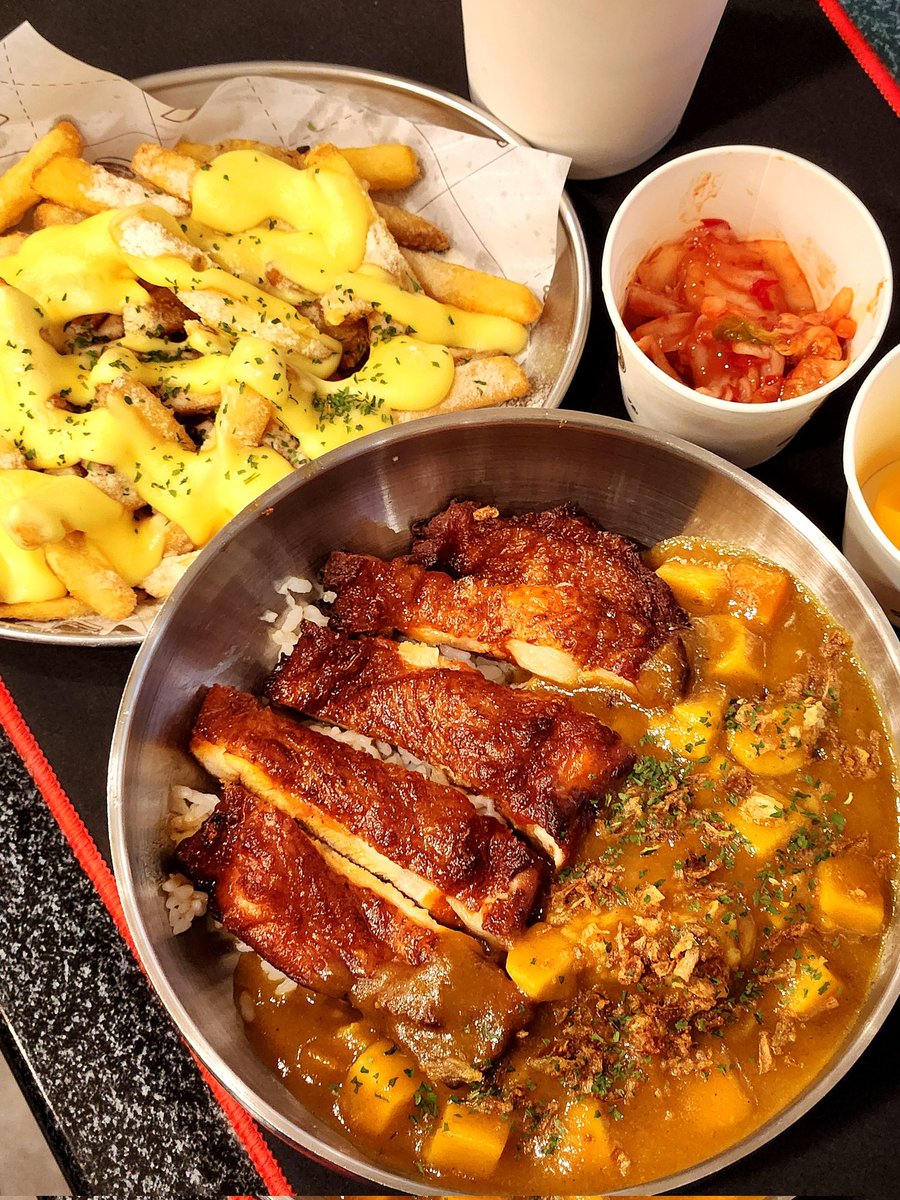 gicksahankki's tweet image. 피시방 정식 😋
치킨카레덮밥 버갈튀