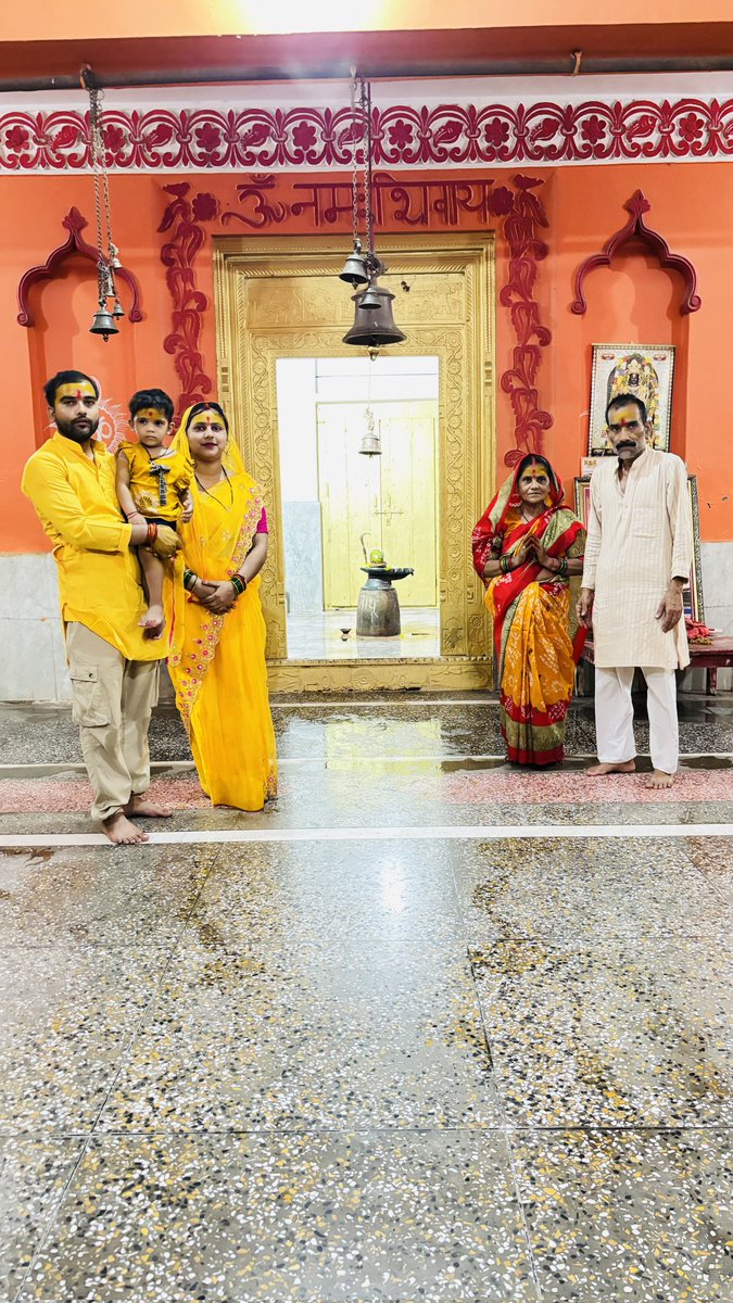 Hrakesh_'s tweet photo. #शिव_मन्दिर_भारतभारी (भरत जी द्वारा स्थापित मन्दिर) में प आज सपरिवार जलाभिषेक कर दर्शन पूजन किया !!
#हर_हर_महादेव 🔱🚩🙏🚩🔱 https://t.co/XiC64uKn7O