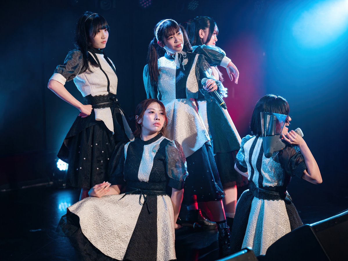 osatoh808's tweet image. 2025.07.28 Tribu presents MORE'S@西永福JAM
今日のキスエクさん
革命からの予想がつかないセトリで良かった👏
「鬱。」でわちゃわちゃ終わるのも久しぶり
#キスエク
#XOXOEXTREME