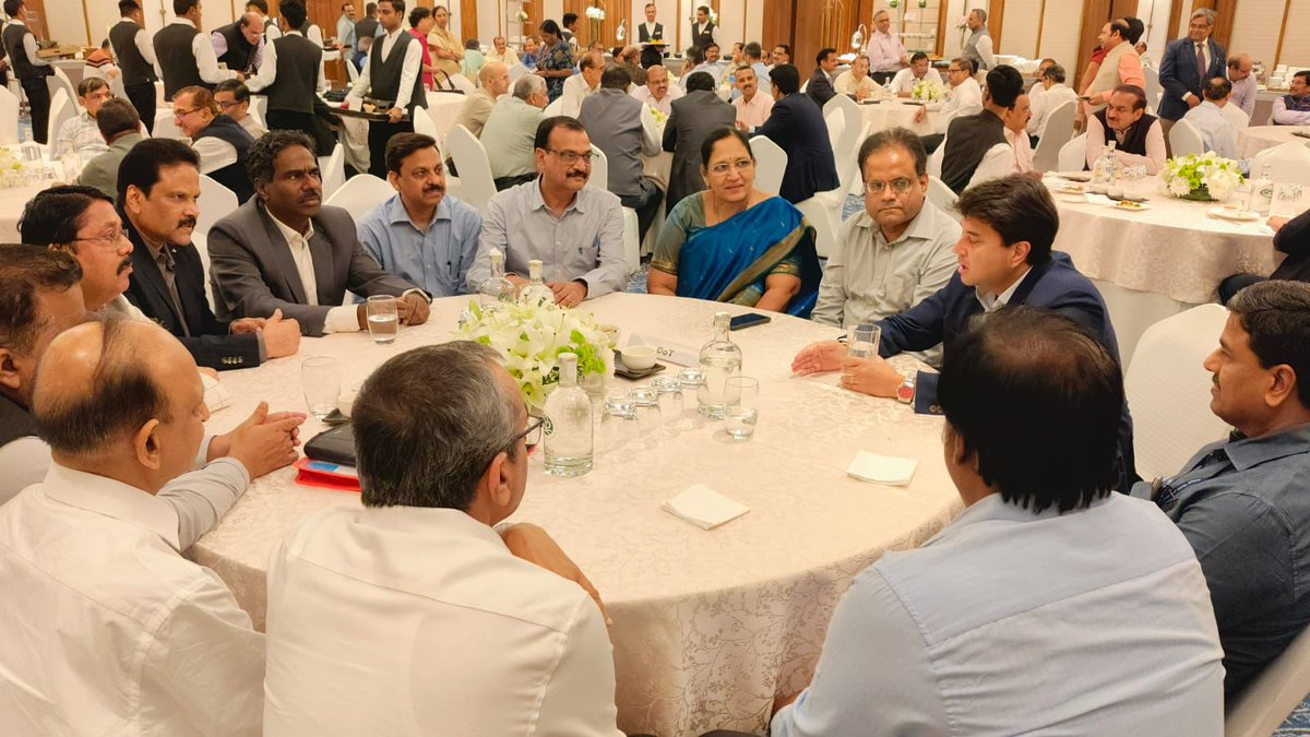 BSNL_UPEast's tweet photo. 📍 SRPM Meeting | New Delhi
We were honoured to have the esteemed presence of Hon’ble Minister of Communications, Shri Jyotiraditya M. Scindia Ji, at the SRPM Meeting held in New Delhi.
#SRPMMeeting #DoT #DigitalIndia #Leadership #UPEast #NewDelhi https://t.co/whJKyKzQUb