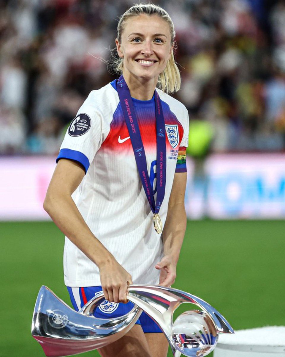 LoEl81's tweet image. I know she has Arsenal blood in her veins, but I love everything about Leah Williamson.
Our Captain ❤️
