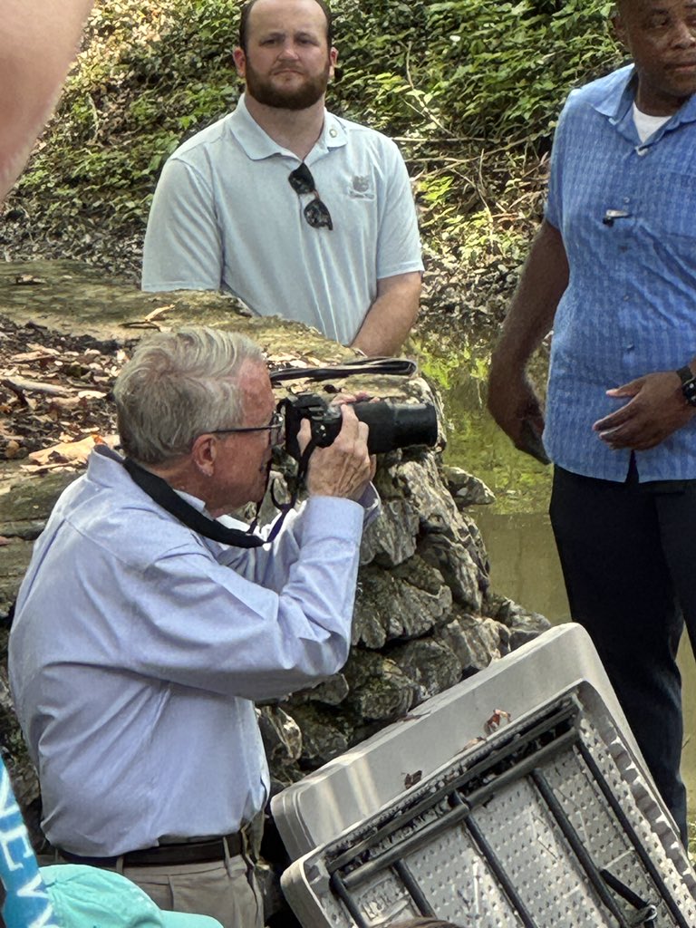 I’m at the Ohio State Fairgrounds to see Usha Vance and Fran DeWine read to children. I’ve noticed a highly suspicious,  noncredentialed photographer in the crowd!