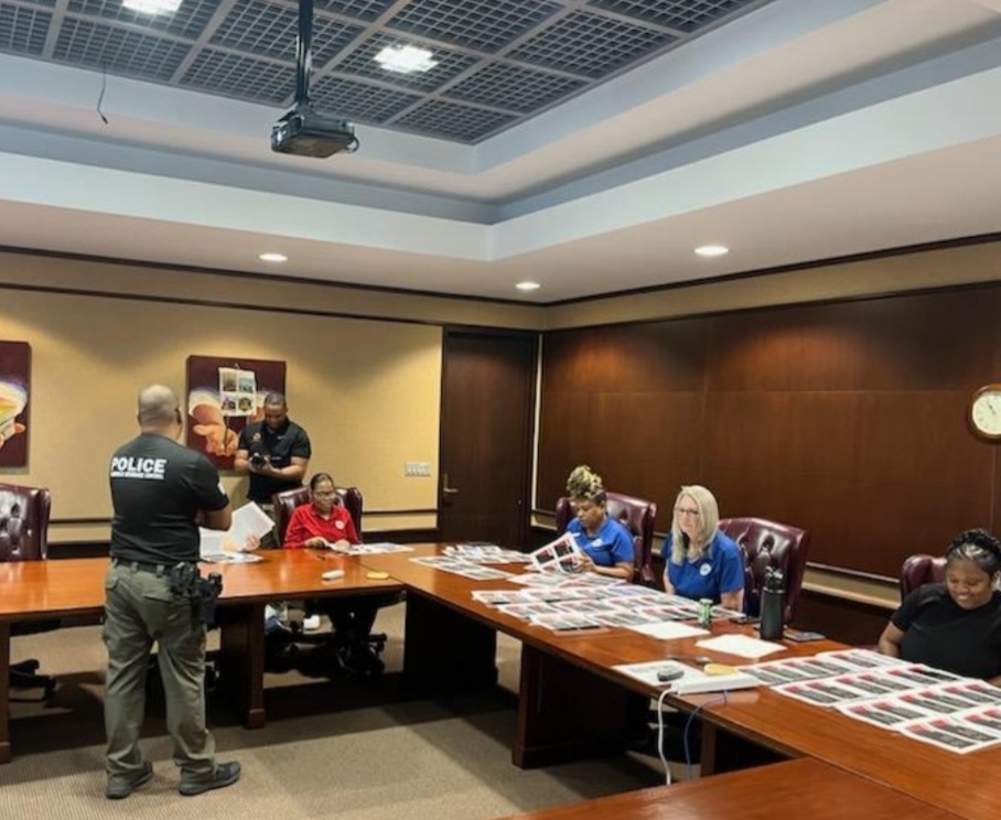 ¡Hola! To better serve our community, we’re offering basic Spanish classes to our ABC Spirits store employees through Meck ABC University, our training and development platform.
We’re proud of our team’s commitment to delivering top-shelf customer service. 📷
#MeckABCUniversity