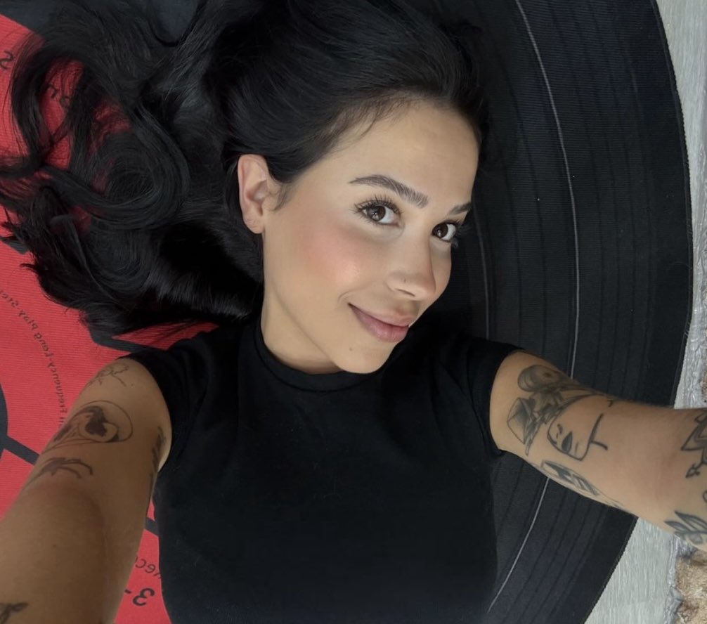 Vicsimarrollier's tweet photo. Meu amor, amo tanto💘. https://t.co/lftkcwBVb9