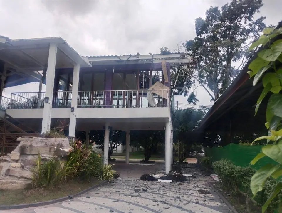 a115wanderlust's tweet image. Cambodia attacked Thailand first. 19 hospitals were hit, 3 badly damaged and might need rebuilding.
P.S. You can help by donating via this QR code. 🙏🏻
 #TruthFromThailand
#CambodiaOpenedFire 
#ไทยกับกัมพูชา