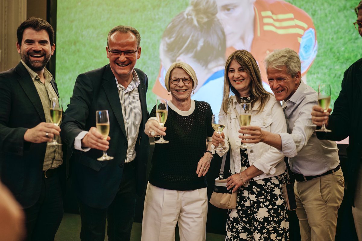 Botschafterin Livia Leu (@botschweizde) on Twitter photo Die #WEURO2025 in der Schweiz ist Geschichte - ein Meilenstein für den Frauenfussball mit rekordhohen Zuschauerzahlen und Toren!
Congratulation, lionesses 🦁🦁🦁 und danke an die 8 Schweizer Austragungsstädte 🥅. Schön wars!
(c): Mario Heller Die #WEURO2025 in der Schweiz ist Geschichte - ein Meilenstein für den Frauenfussball mit rekordhohen Zuschauerzahlen und Toren!
Congratulation, lionesses 🦁🦁🦁 und danke an die 8 Schweizer Austragungsstädte 🥅. Schön wars!
(c): Mario Heller