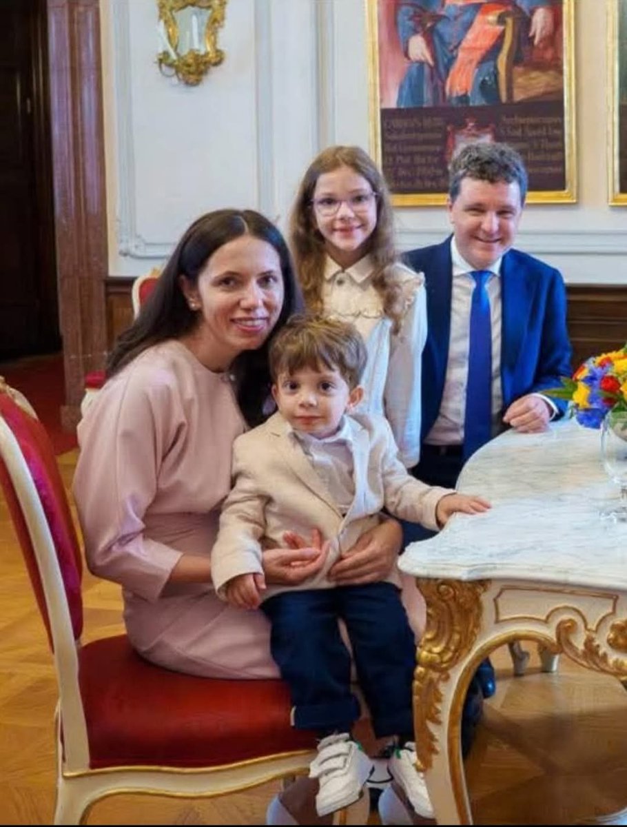 Doar_Romania's tweet image. Cine se aseamănă....se aseamănă.