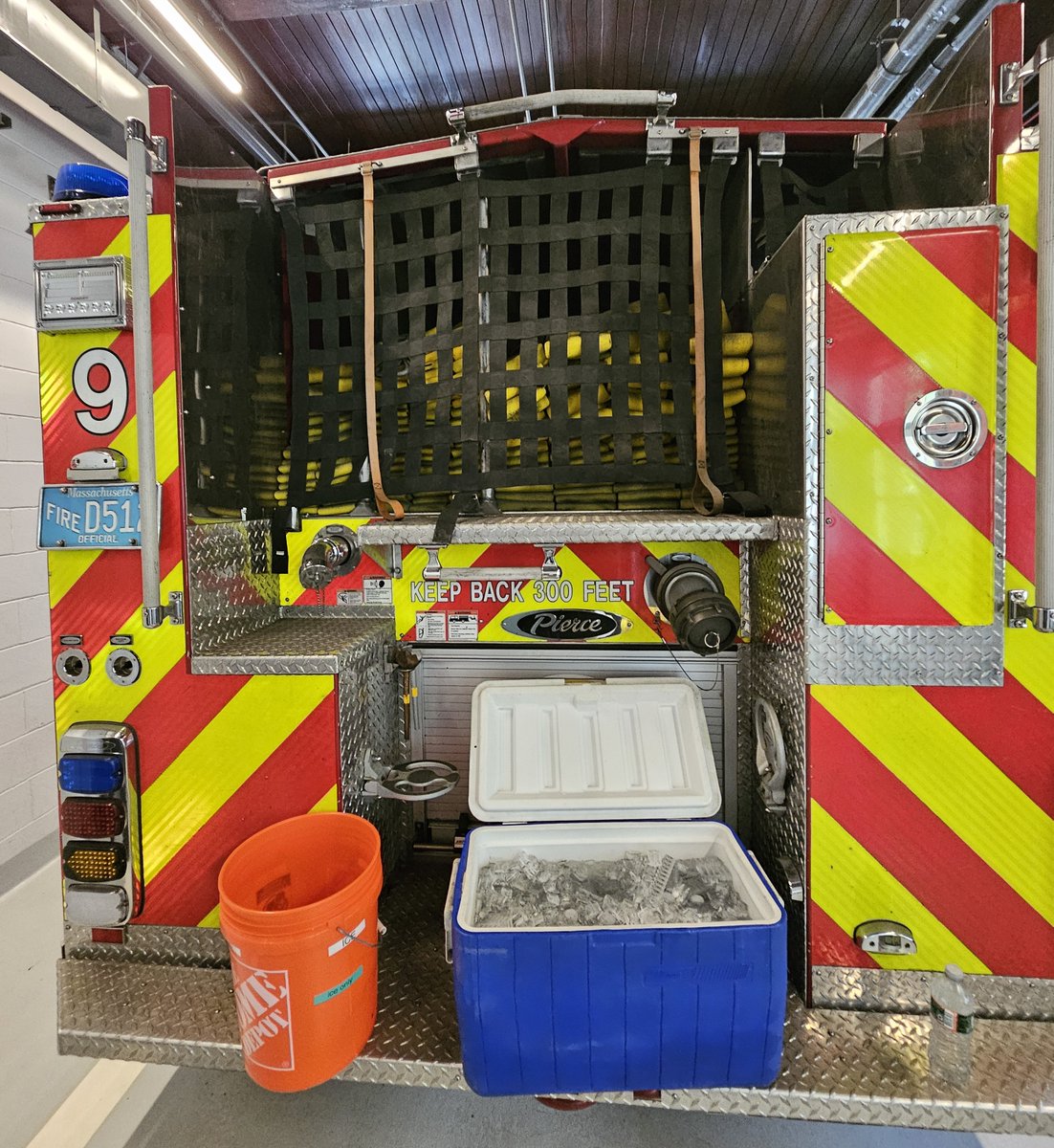 CambridgeMAFire's tweet image. Hydrate! Hydrate! Hydrate!
Every company keeps a fresh supply of cold water on the apparatus for rehab & hydration. Engine 9 refilled their supply of water & ice earlier today.
Group 1 on duty.
Prevent Heat Related Injuries!
At 1pm in the city, the temp was 88 degrees.
