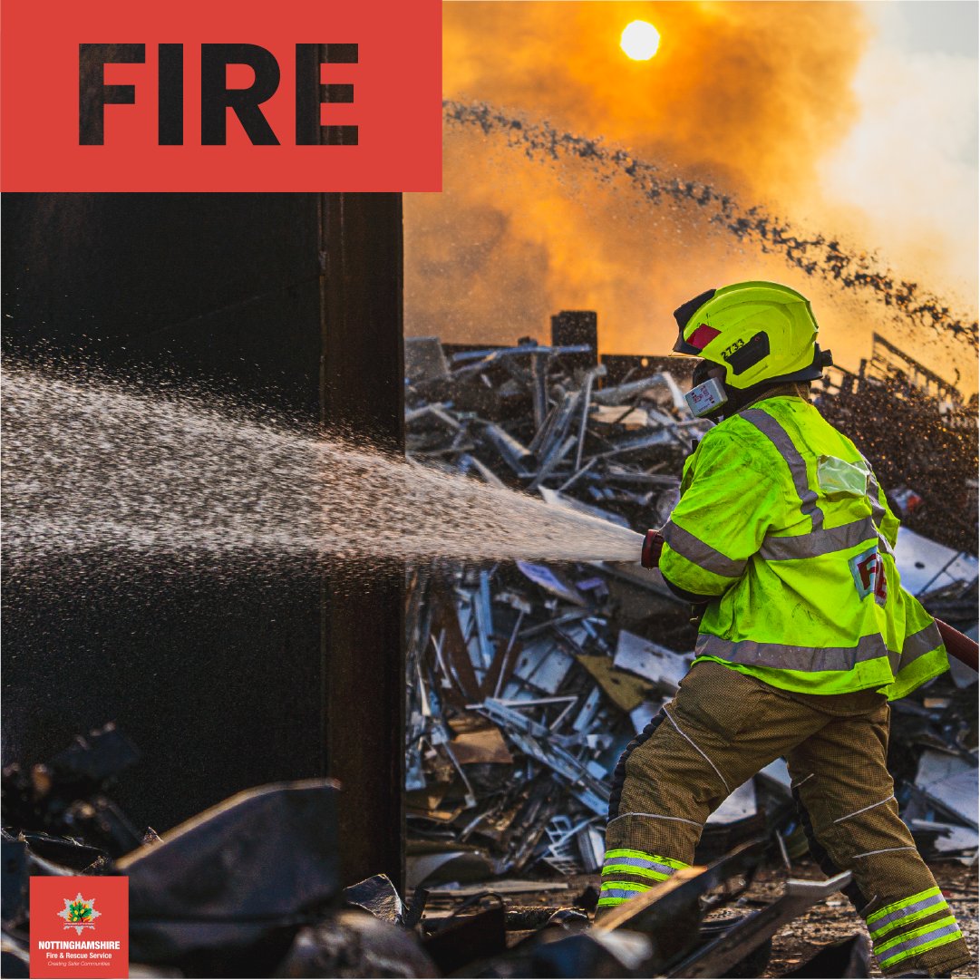 nottsfire's tweet image. We are currently in attendance at a fire in Calverton on North Green. 

Crews from Arnold and Blidwort currently at the scene, with crews from Hucknall, Stockhill, Ashfield and Mansfield  with the ALP on the way to the incident.

Please keep windows are doors closed.