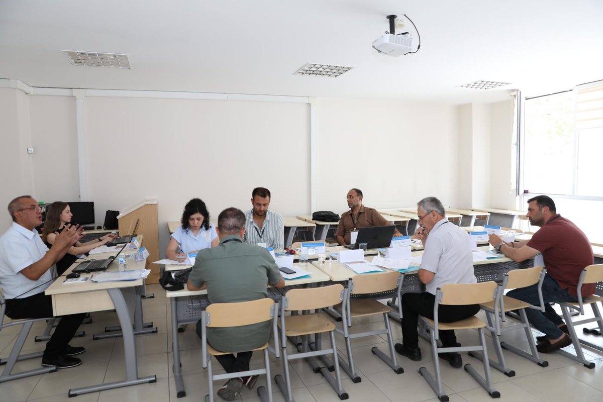 Bitlis'in Ahlat ilçesinde "Bölgesi Yatırım İstihdam ve İnovatif İş Geliştirme Çalıştayı" başladı.

Ahlat Kültür Turizm Tanıtma ve Yardımlaşma Derneği tarafından, İçişleri Bakanlığı Sivil Toplumla İlişkiler Genel Müdürlüğünün desteğiyle hayata geçirilen "İstihdama Bir Katkıda
