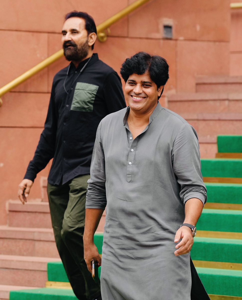 ShayarImran's tweet image. आज संसद भवन परिसर में।