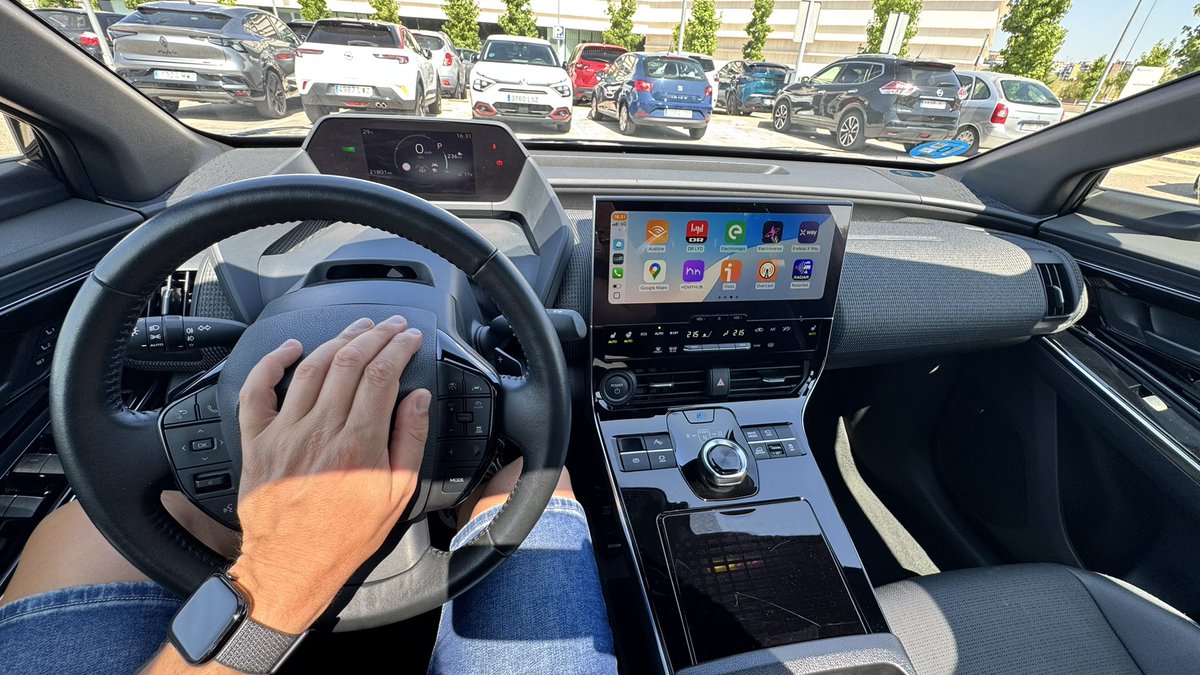 TodosElectricos's tweet image. ¿En qué coche estoy sentado? Pista: Es la primera vez que pruebo este coche