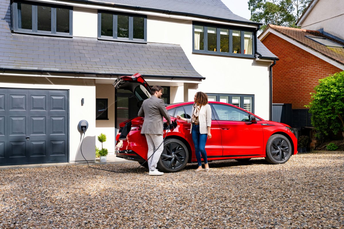 Looking for tips for charging and driving an EV in hot weather?

⚡️Pre-cool the inside with it plugged in
😎Park in the shade
🔋Don’t worry, it’s perfectly safe to charge in the heat!

Find more top tips here: pod-point.com/guides/tips-fo…