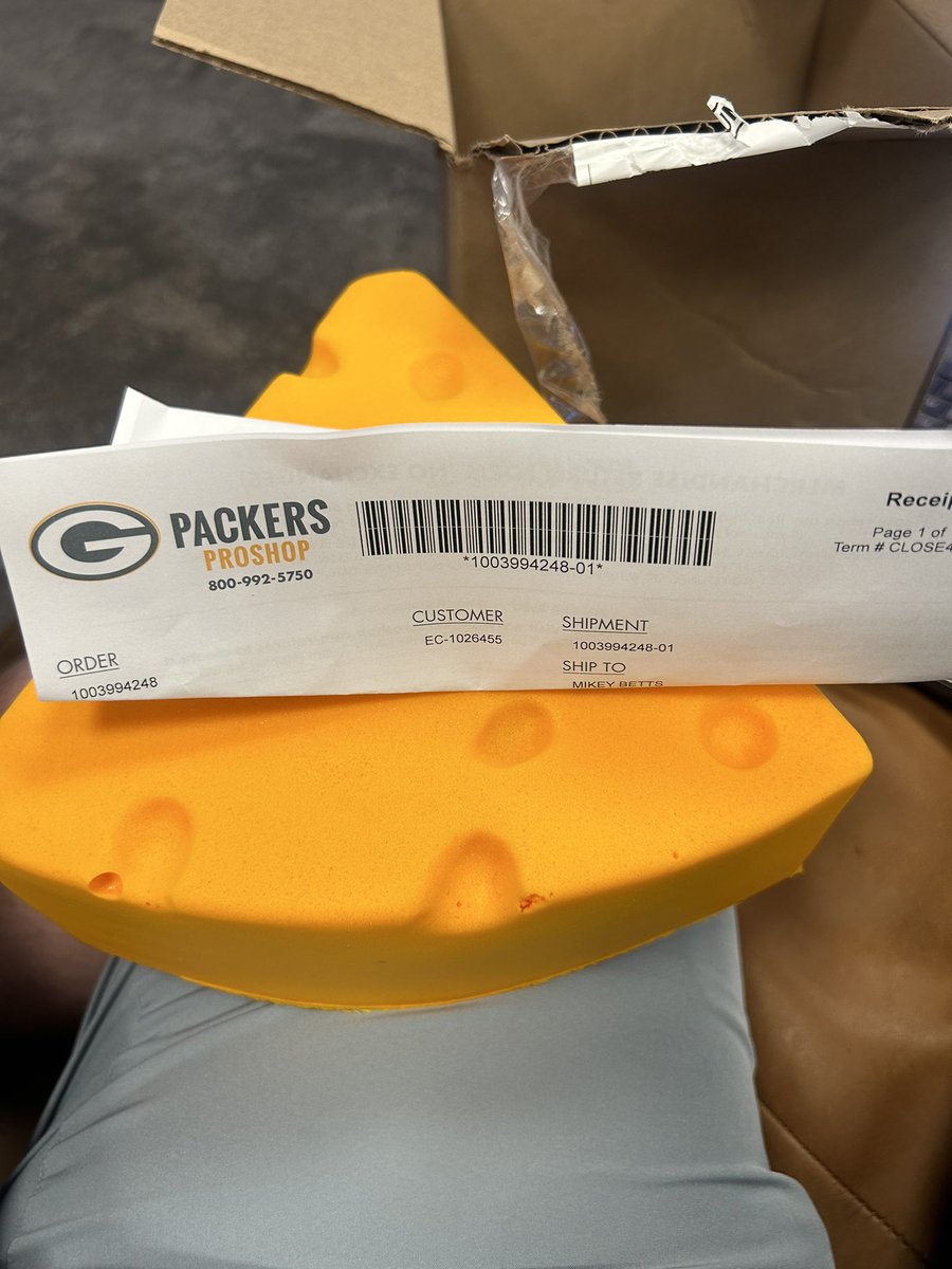 RealMikeyBets's tweet image. Please stop sending me cheeseheads to the office. This is all @NjTank99’s fault.