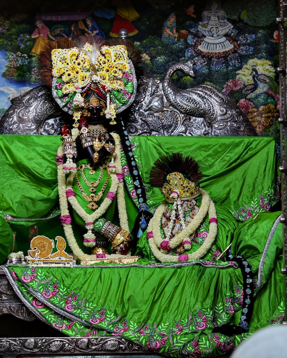 Nishapati1981's tweet image. श्री राधावल्लभ लाल जी महाराज के शयन आरती दर्शन❤️🙏🏻 28.07.2025