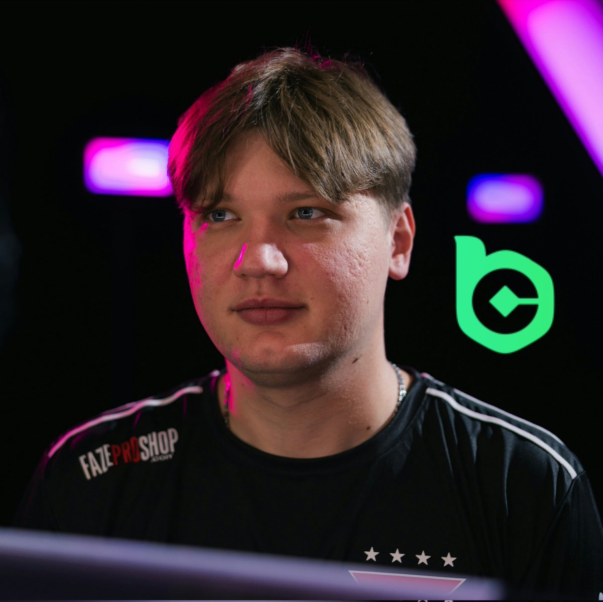 infocsarg's tweet image. 💣 S1MPLE PASA A BC GAME 💣
En un movimiento inesperado el jugador ucraniano pasa a formar parte del roster de BC Game, equipo que compró su pase a NAVI.
Después de completar en otros equipos durante el último tiempo se termina la etapa s1mple en NaVi después de casi 9 años.…