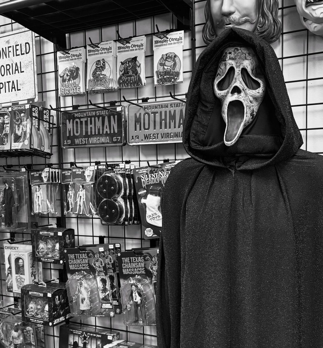 TimeBombToys's tweet image. Got horror? We do! Come visit Pittsburgh's Horror Shop. Open 11am-4pm today.