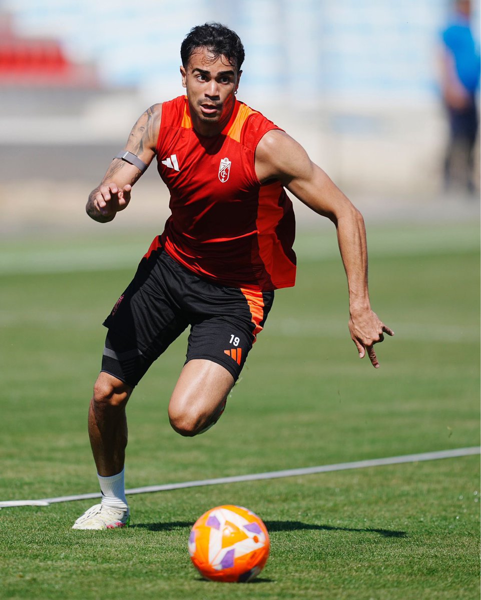 iagosfreire's tweet image. 🚨| MERCADO: Atlético-MG está perto de fechar a contratação do meia Reinier, do Real Madrid.
O jogador deve desembarcar em Belo Horizonte nos próximos dias para se apresentar ao clube mineiro.
🗞 @canaldofrossard
📸 Granada
