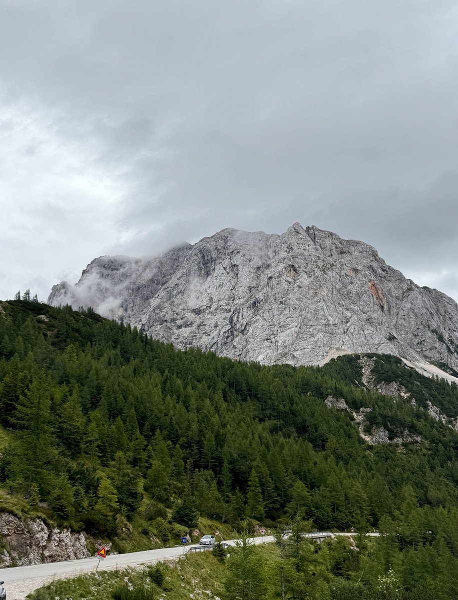 In Slowenien an der Soča paar Stunden Wetterglück gehabt ansonsten nur im Regen gesessen und abwechselnd Bier und Kaffee getrunken 💯