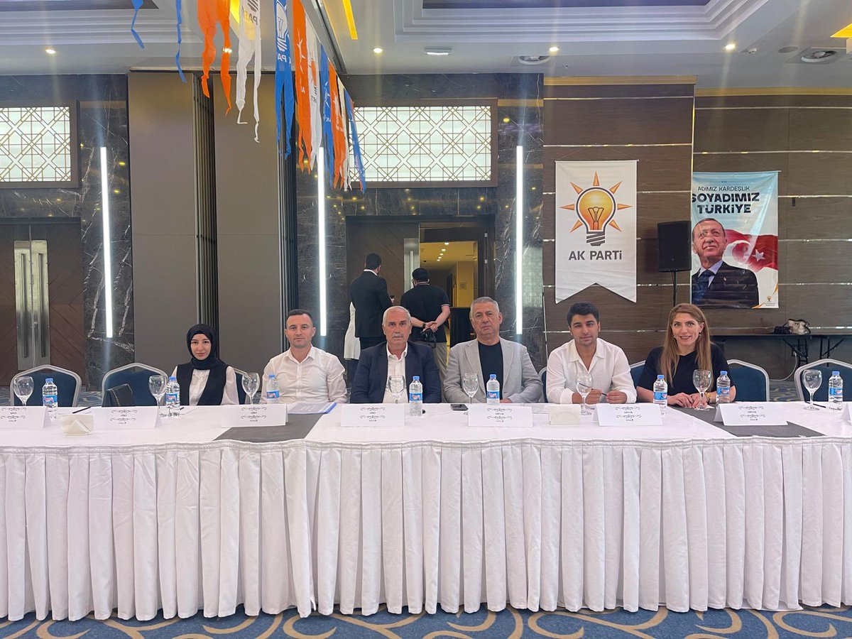 AK Parti Siirt (@akpartisiirt) on Twitter photo 📍 Diyarbakır
Sivil Toplum ve Halkla İlişkiler “Bir Sofrada Teşkilat” Buluşması programına, birim başkanımız Sn. <a href="/KzlayIlhan/">ilhan kızılay ak parti siirt il başkan yrd</a> katılım sağlamıştır.
Teşkilatımızın birlik ve beraberliğini pekiştiren bu anlamlı buluşmada emeği geçen herkese teşekkür ederiz. 📍 Diyarbakır
Sivil Toplum ve Halkla İlişkiler “Bir Sofrada Teşkilat” Buluşması programına, birim başkanımız Sn. <a href="/KzlayIlhan/">ilhan kızılay ak parti siirt il başkan yrd</a> katılım sağlamıştır.
Teşkilatımızın birlik ve beraberliğini pekiştiren bu anlamlı buluşmada emeği geçen herkese teşekkür ederiz.