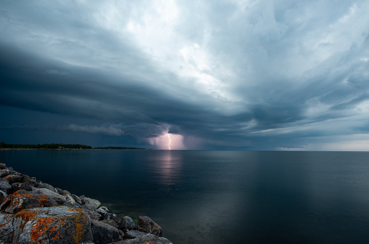 Vaasassa odottelemassa eilistä ukkosrintamaa. Vaasa 27.7.2025. #ukkonen