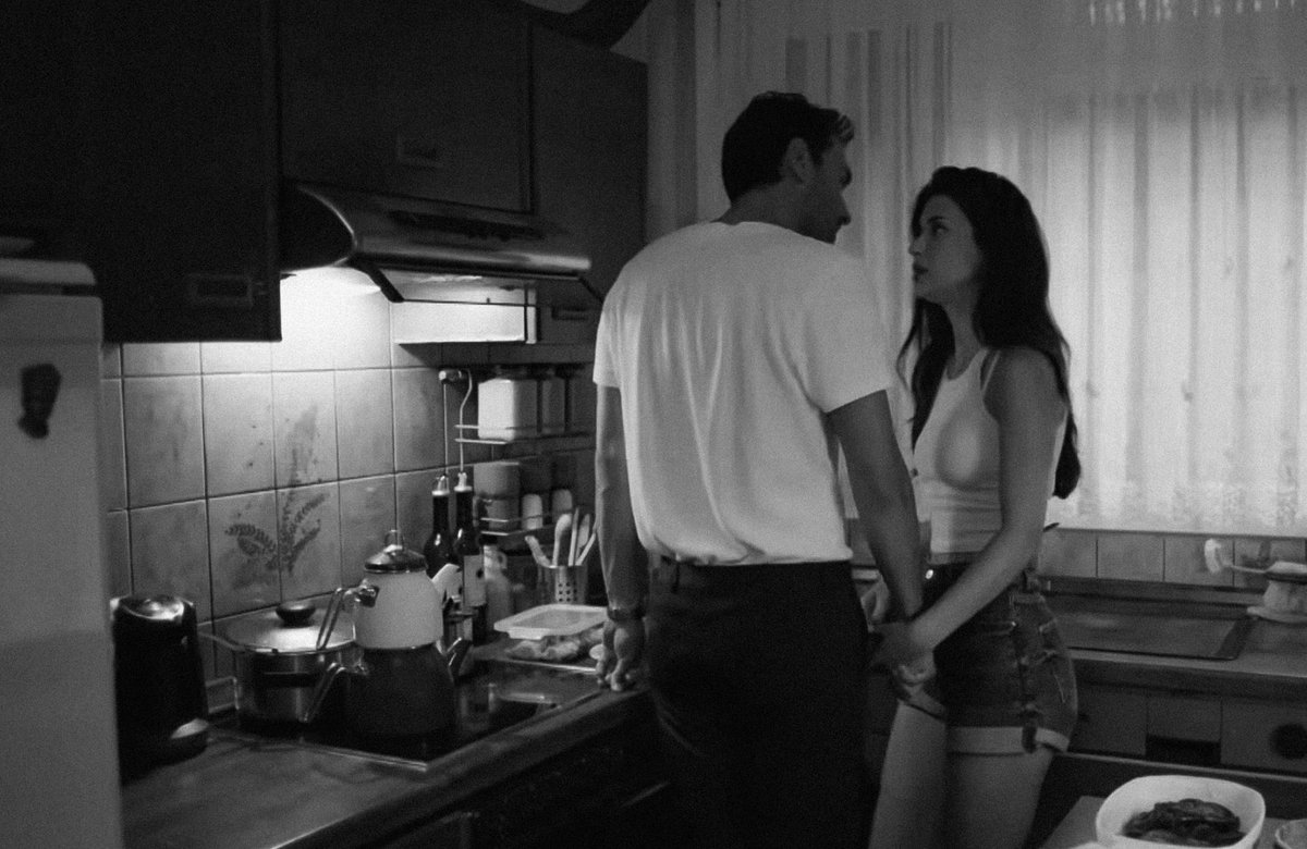samrin_s's tweet image. yeah so they are the kind of couple who always need to hold hands, no matter the place, time, or reason. love that for them.
#çiftkişilikoda
