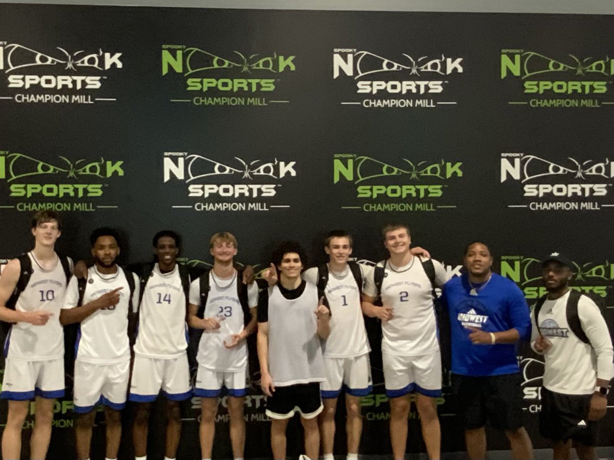 BryceRich26's tweet image. 22 pt wknd- Topped off our AAU season with a Gold ! I made the Top 36 All Star List. We brought home the Hardware! I had good scoring all around #BUTTHATDEFENSE @CPrather_ @CoachTaeJack @CoachPoore @ChrisHicks513 @CashmereWright1 @MarcusReed_3 @walnutathletics @MiddieDK
