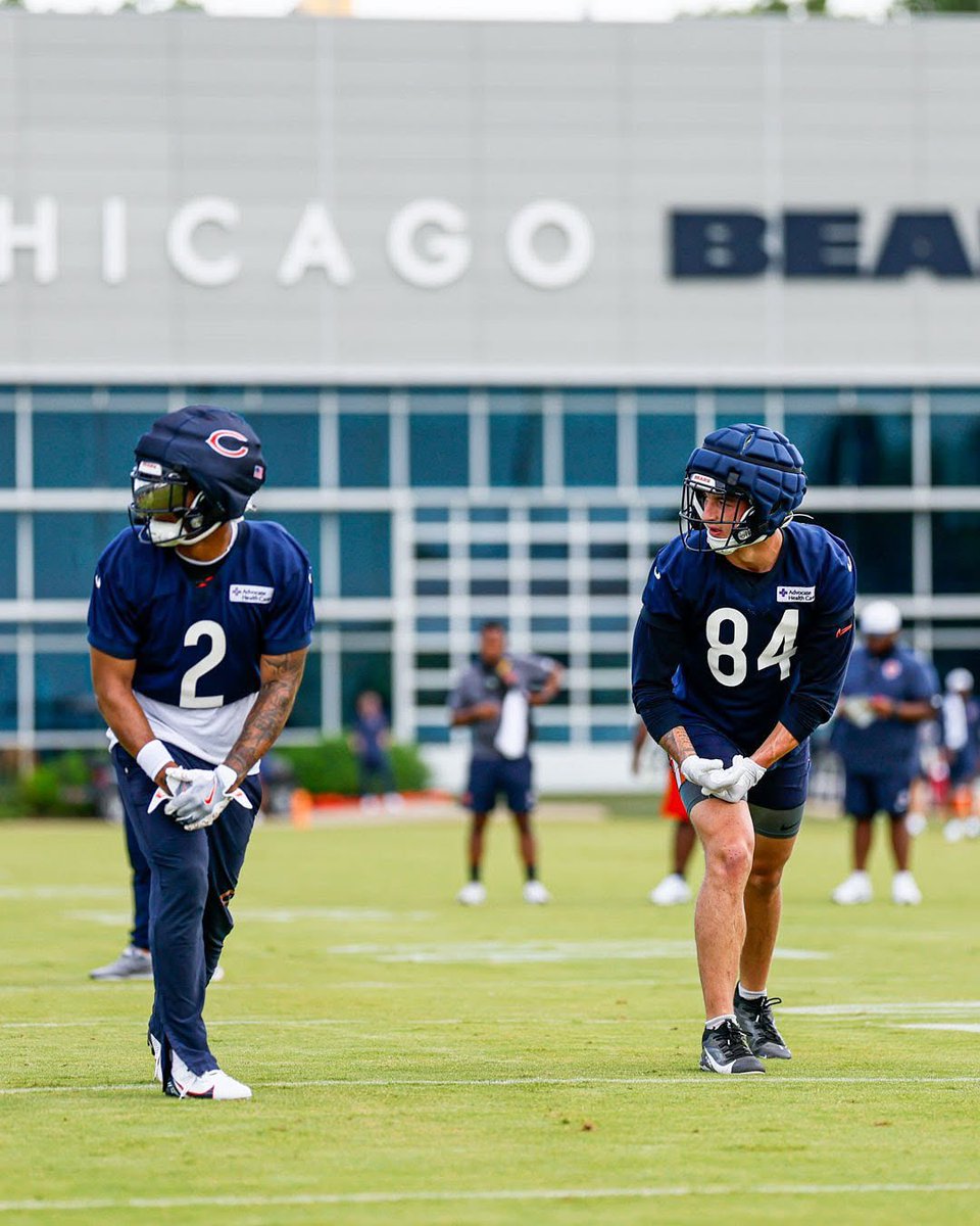 SleeperBears's tweet image. 6/28 #Bears Training Camp Notes 🐻📝

- 1st-team offense starting to find a groove

- Luther Burden III officially suited up and saw the field

- Colston Loveland turning heads

- DJ Moore with the an incredible grab over Tyrique Stevenson 

Getting better every day 💪🏈
