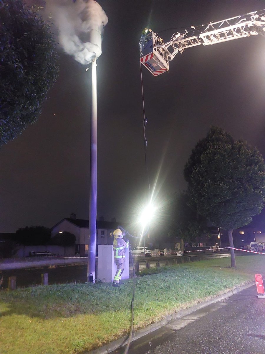DubFireBrigade's tweet image. Tallaght firefighters were called to a mobile phone mast fire overnight.
The mast was isolated from power and
a turntable ladder from Dun Laoghaire Fire Station also attended the scene. The turntable ladder crew used a high pressure hose reel to extinguish the fire.