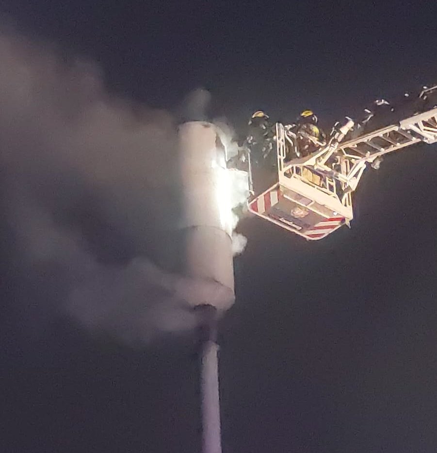 DubFireBrigade's tweet image. Tallaght firefighters were called to a mobile phone mast fire overnight.
The mast was isolated from power and
a turntable ladder from Dun Laoghaire Fire Station also attended the scene. The turntable ladder crew used a high pressure hose reel to extinguish the fire.