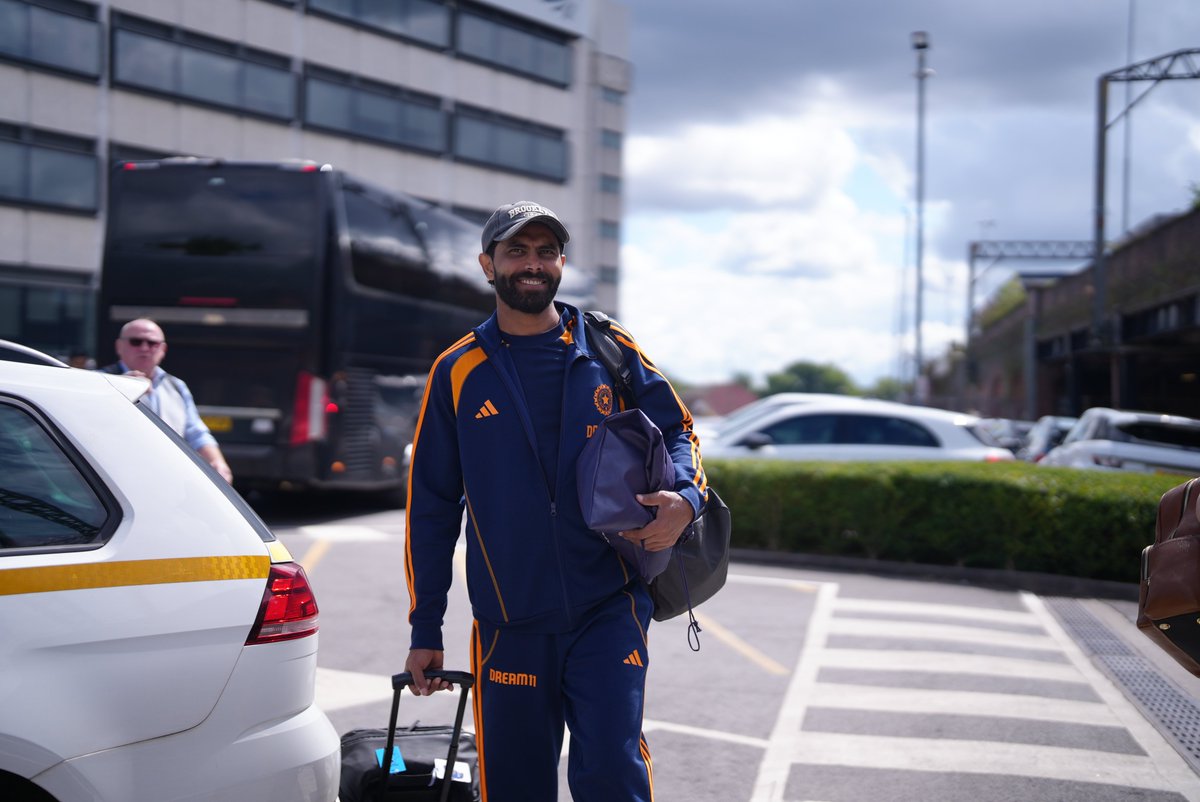 kadaipaneer_'s tweet image. Feels so great to see jadeja finally getting his flowers and love. You deserve every bit of it man ❤️🥹