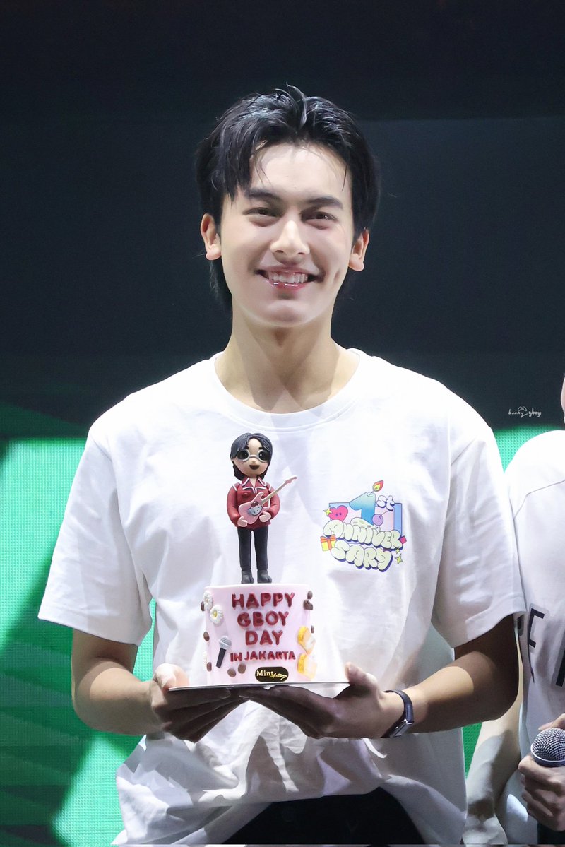feesuniverse's tweet image. from this to this ... beneran mirip deh cake figurenya ... lucu 🥹🤏