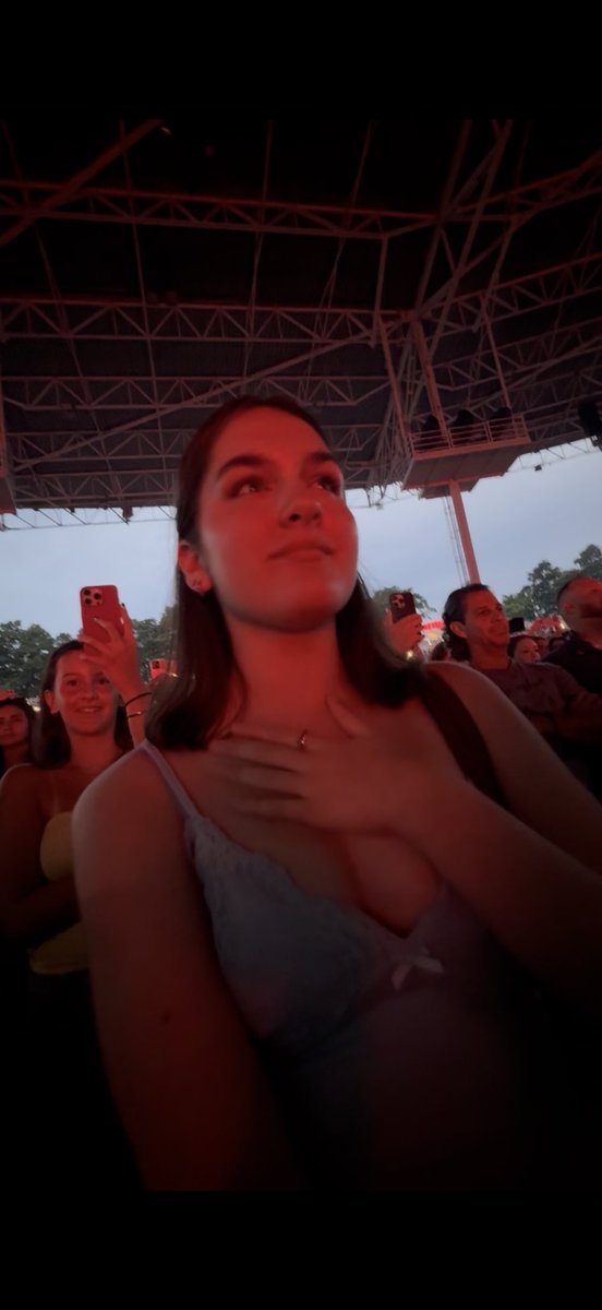 tehemargtehe's tweet image. βwhy do you love gracie so muchβ and then this is how i look at her when sheβs on stage in front of me