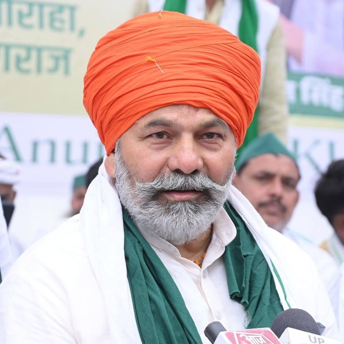 Krishna Bhaiya Yadav (@krishnabhaiyay) on Twitter photo "किसान का हल बेईमान नहीं है 
               दिल्ली की कलम बेईमान है"
अपने हक व अधिकारों के लिए इस संघर्ष को हम निरंतर ऐसे ही जारी रखेंगे।।🇮🇳
#RakeshTikait
#BhartiyaKisanUnion #FarmersProtest #किसान_की_आवाज #किसान_आन्दोलन "किसान का हल बेईमान नहीं है 
               दिल्ली की कलम बेईमान है"
अपने हक व अधिकारों के लिए इस संघर्ष को हम निरंतर ऐसे ही जारी रखेंगे।।🇮🇳
#RakeshTikait
#BhartiyaKisanUnion #FarmersProtest #किसान_की_आवाज #किसान_आन्दोलन