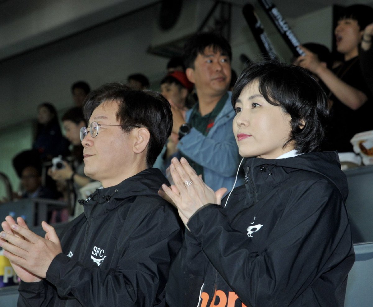 haeek0's tweet image. 축구보러간잼혜경…느낌너무좋네